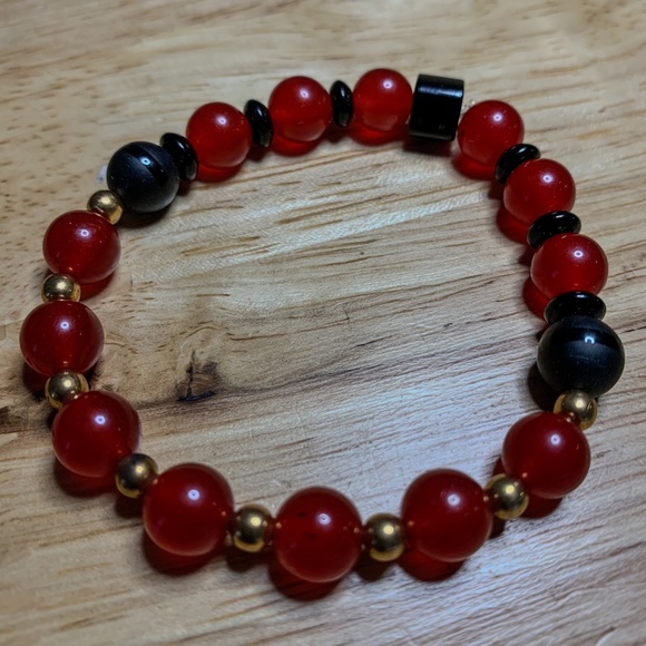Crystal Red Jade Healing Bracelet - Picture 2 of 4